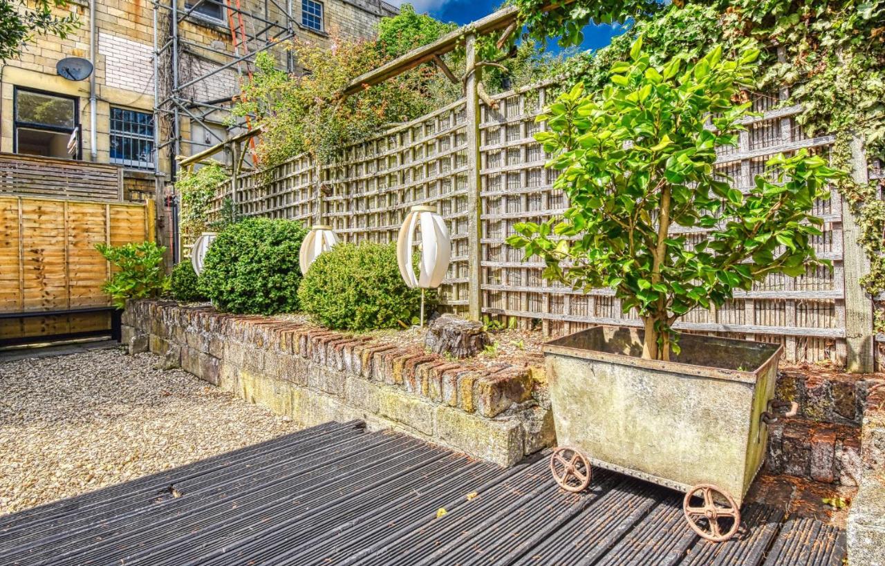 2 Bedroom Apartment In Bath City Centre With Garden & Free Parking Экстерьер фото