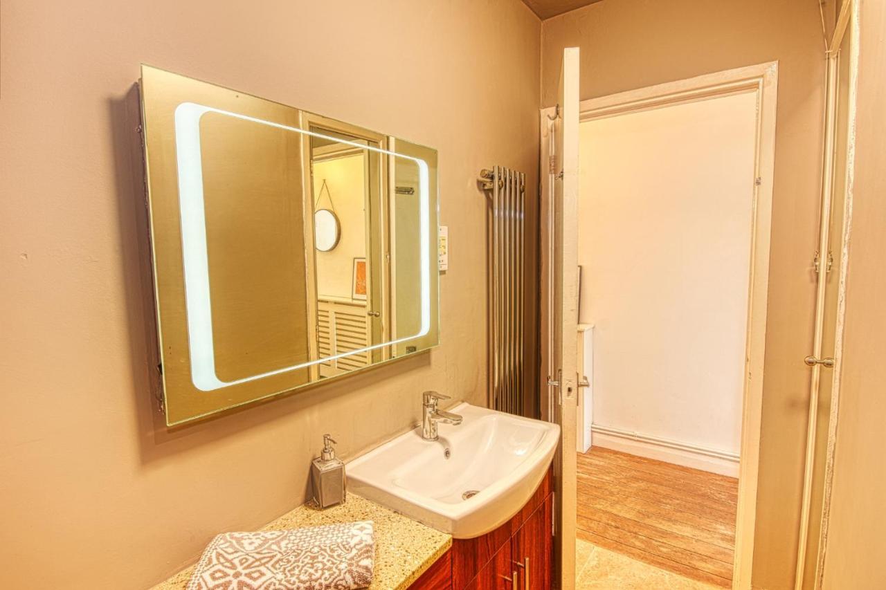 2 Bedroom Apartment In Bath City Centre With Garden & Free Parking Экстерьер фото
