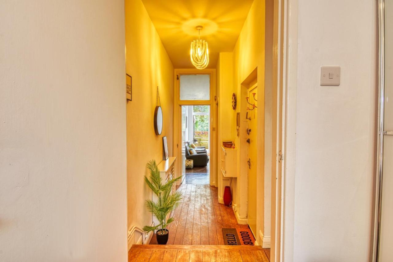 2 Bedroom Apartment In Bath City Centre With Garden & Free Parking Экстерьер фото