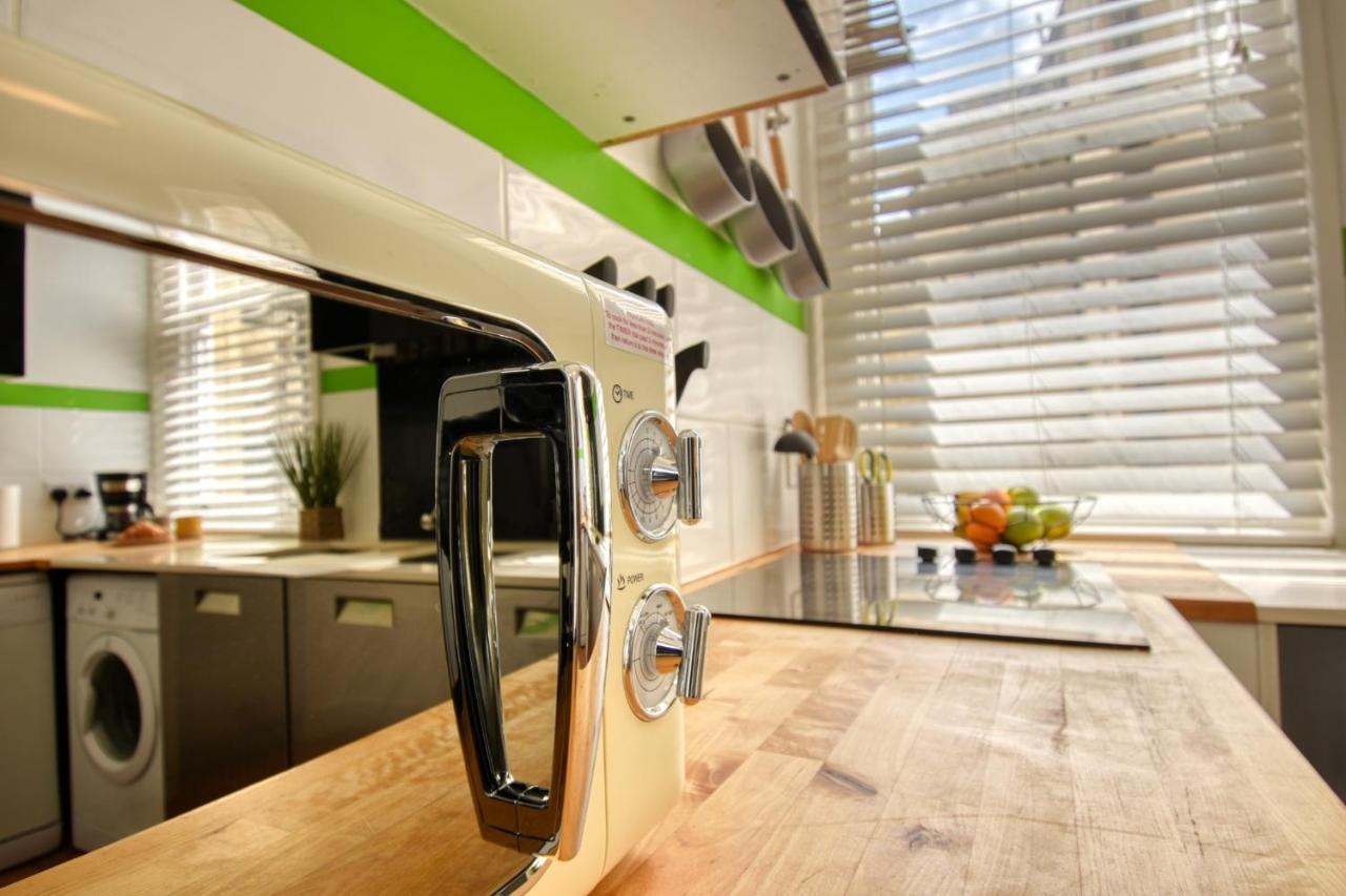 2 Bedroom Apartment In Bath City Centre With Garden & Free Parking Экстерьер фото