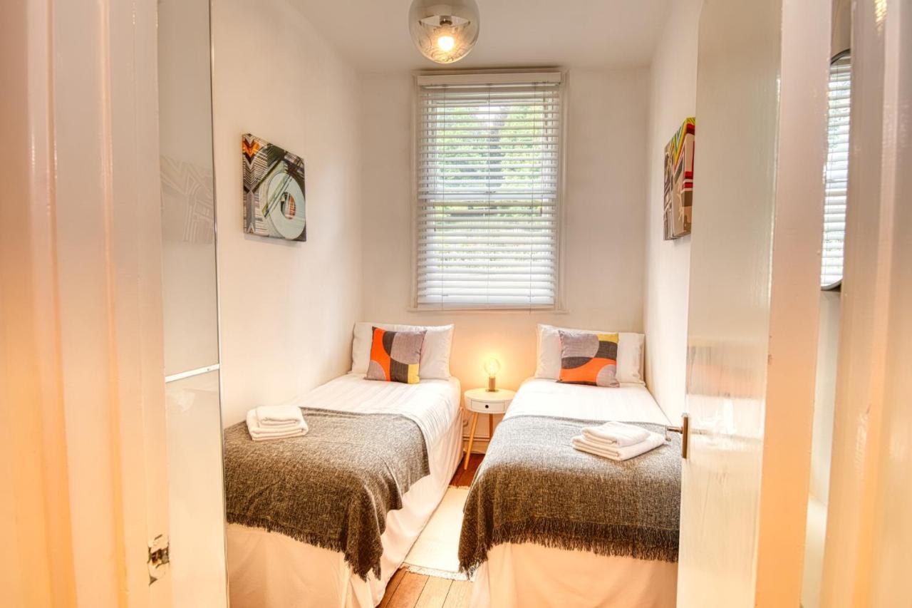2 Bedroom Apartment In Bath City Centre With Garden & Free Parking Экстерьер фото